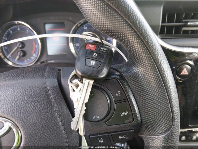 46067891 :رقم المزاد ، 5YFBURHE2JP790913 vin ، 2018 Toyota Corolla Le مزاد بيع