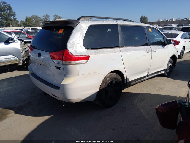 2014 Toyota Sienna Xle 7 Passenger მანქანა იყიდება აუქციონზე, vin: 5TDDK3DC9ES092523, აუქციონის ნომერი: 46067920