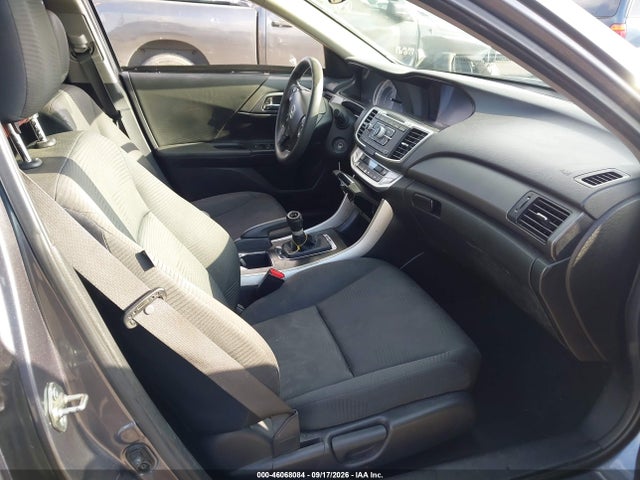 46068084 :رقم المزاد ، 1HGCR2E37FA252706 vin ، 2015 Honda Accord Lx مزاد بيع