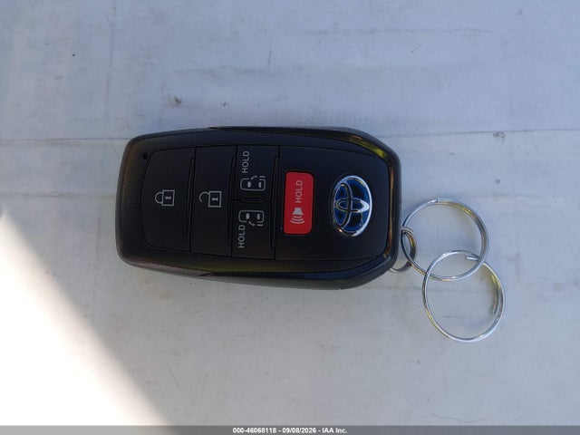 5TDKRKEC0SS268284 Toyota SIENNA LE