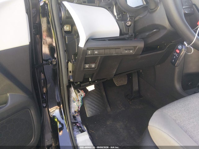 5TDKRKEC0SS268284 Toyota SIENNA LE