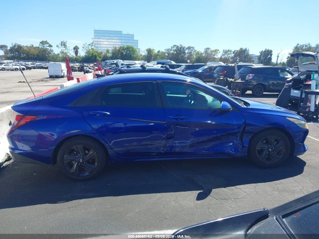 5NPLM4AG2MH000319 Hyundai ELANTRA SEL