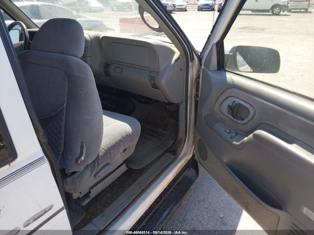 1997 Chevrolet C1500 Fleetside მანქანა იყიდება აუქციონზე, vin: 2GCEC19R3V1141094, აუქციონის ნომერი: 46068214