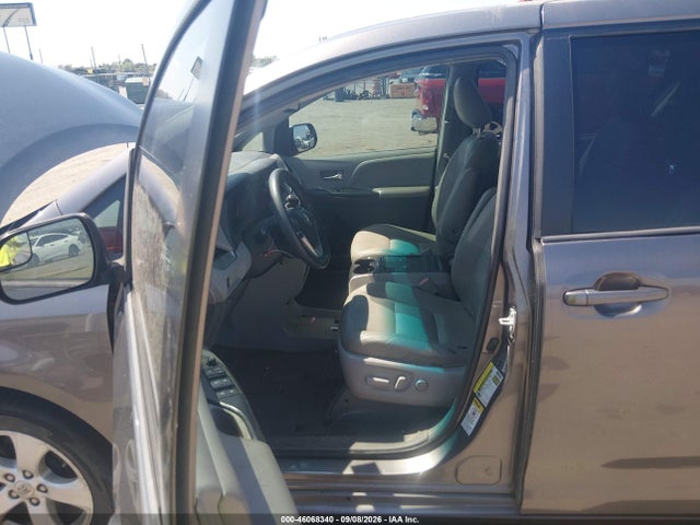 Продажа на аукционе авто 2015 Toyota Sienna Le 8 Passenger, vin: 5TDKK3DC0FS664216, номер лота: 46068340