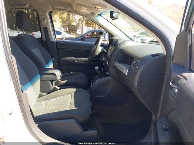 1C4NJCBA2GD813689 Jeep Compass Sport