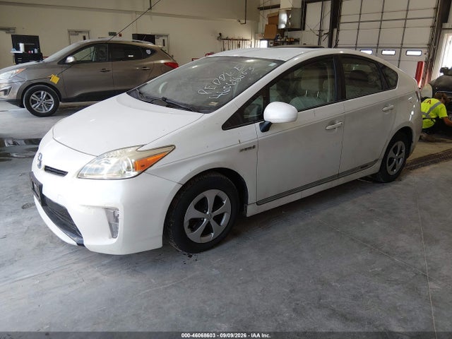 Toyota Prius Two 2015 JTDKN3DU0F0453178 Image 2