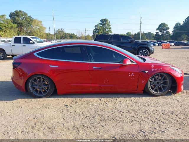 Tesla Model 3 Long Range/mid Range 2018 5YJ3E1EA5JF005302 Image 13