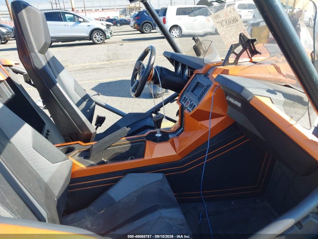 2015 Polaris Slingshot Sl მანქანა იყიდება აუქციონზე, vin: 57XAAPFAXF5104721, აუქციონის ნომერი: 46068787