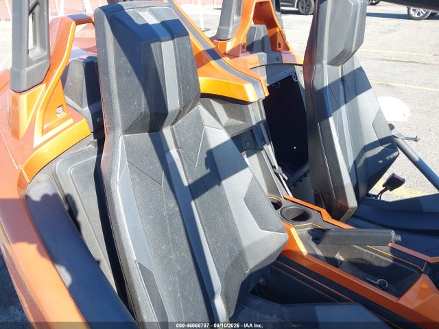 2015 Polaris Slingshot Sl მანქანა იყიდება აუქციონზე, vin: 57XAAPFAXF5104721, აუქციონის ნომერი: 46068787