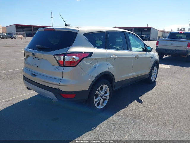Ford ESCAPE SE 2017 1FMCU9GD2HUB08764 Image 4