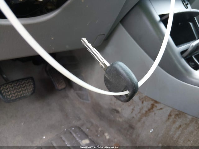 46069079 :رقم المزاد ، 4T1BF32KX5U594261 vin ، 2005 Toyota Camry Le V6 مزاد بيع