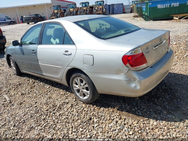 46069079 :رقم المزاد ، 4T1BF32KX5U594261 vin ، 2005 Toyota Camry Le V6 مزاد بيع