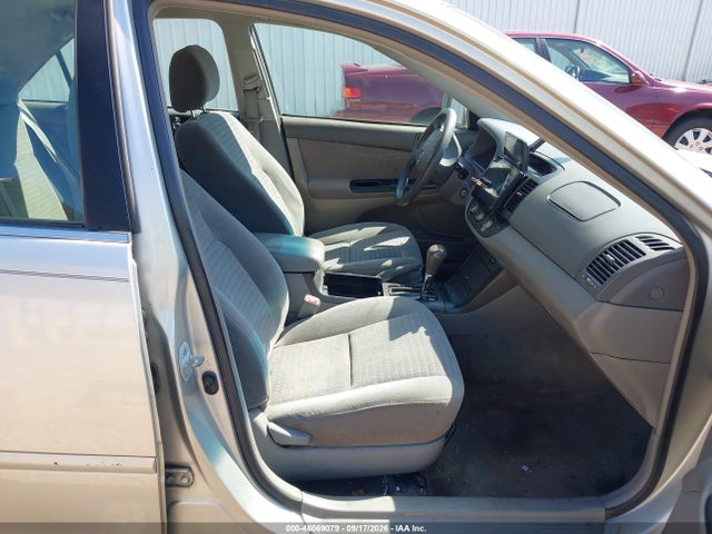 46069079 :رقم المزاد ، 4T1BF32KX5U594261 vin ، 2005 Toyota Camry Le V6 مزاد بيع
