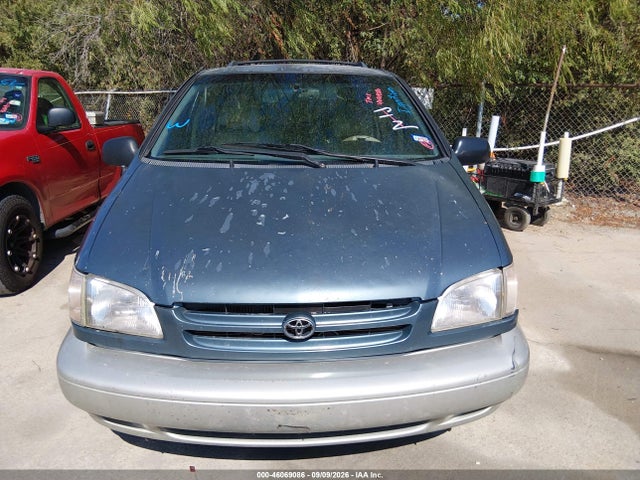 Продаж на аукціоні авто 2000 Toyota Sienna Xle, vin: 4T3ZF13C4YU317871, номер лоту: 46069086