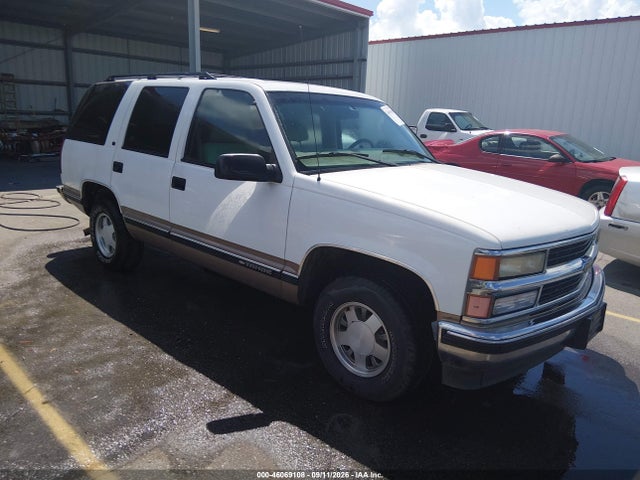 46069108 :رقم المزاد ، 1GNEC13R2WJ317706 vin ، 1998 Chevrolet Tahoe Ls مزاد بيع
