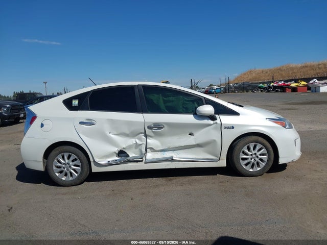 Toyota PRIUS PLUG-IN 2014 JTDKN3DP6E3060650 Image 13
