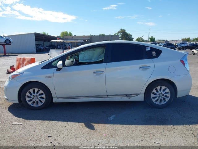 Toyota PRIUS PLUG-IN 2014 JTDKN3DP6E3060650 Image 14