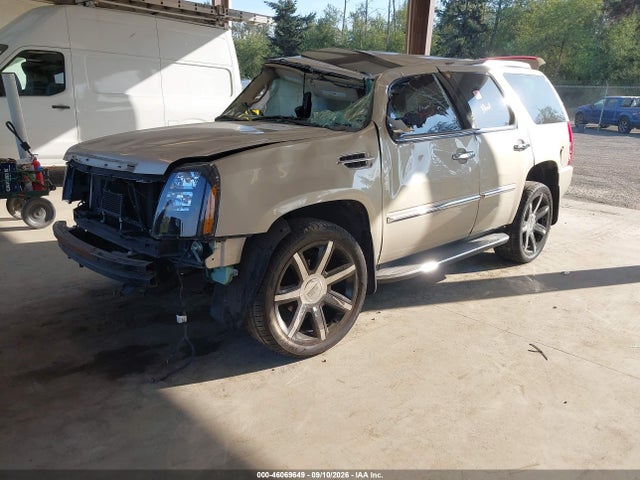 46069649 :رقم المزاد ، 1GYS4BEF9CR243273 vin ، 2012 Cadillac Escalade Luxury مزاد بيع