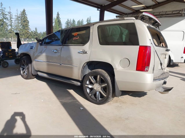 46069649 :رقم المزاد ، 1GYS4BEF9CR243273 vin ، 2012 Cadillac Escalade Luxury مزاد بيع