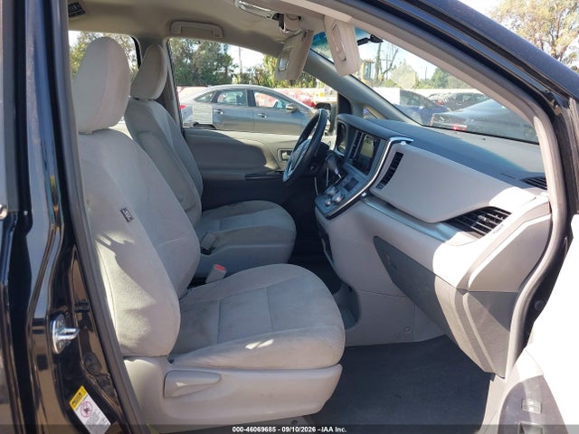 5TDZZ3DCXHS873511 Toyota Sienna L 7 Passenger