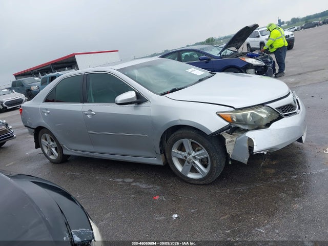 46069894 :رقم المزاد ، 4T1BF1FK5CU099476 vin ، 2012 Toyota Camry Se مزاد بيع