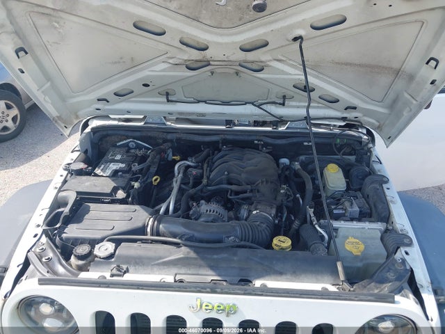 46070096 :رقم المزاد ، 1C4HJWDG8EL269864 vin ، 2014 Jeep Wrangler Unlimited Sport مزاد بيع