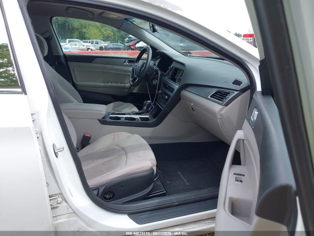 46070174 :رقم المزاد ، 5NPE24AA7FH114734 vin ، 2015 Hyundai Sonata Eco مزاد بيع
