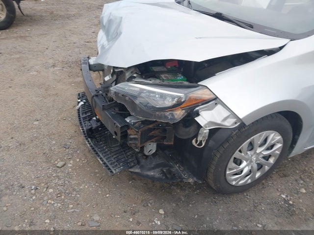 2018 Toyota Corolla Le მანქანა იყიდება აუქციონზე, vin: 2T1BURHEXJC117349, აუქციონის ნომერი: 46070215