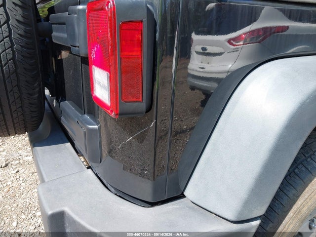 46070324 :رقم المزاد ، 1C4BJWDG0DL663363 vin ، 2013 Jeep Wrangler Unlimited Sport مزاد بيع