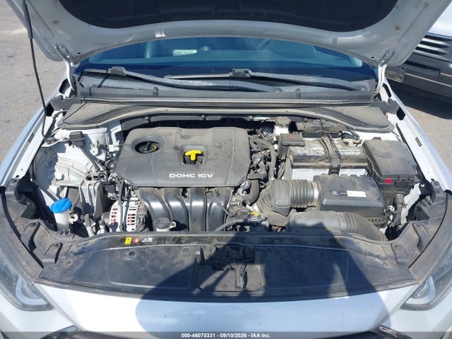 Hyundai Elantra Limited 2017 5NPD84LF7HH041676 Image 10