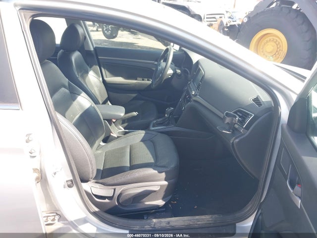 Hyundai Elantra Limited 2017 5NPD84LF7HH041676 Image 5