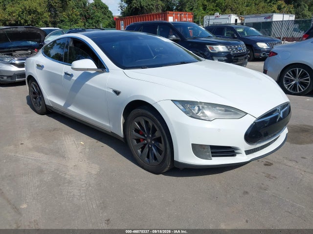 46070337 :رقم المزاد ، 5YJSA1V47FF097389 vin ، 2015 Tesla Model S 85d/p85d مزاد بيع