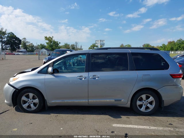 Aukcja sprzedaży 2017 Toyota Sienna Le 8 Passenger, vin: 5TDKZ3DCXHS793837, numer aukcji: 46070483