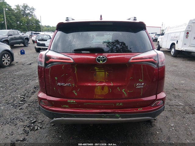 46070488 :رقم المزاد ، 2T3RFREV2JW762578 vin ، 2018 Toyota Rav4 Xle مزاد بيع