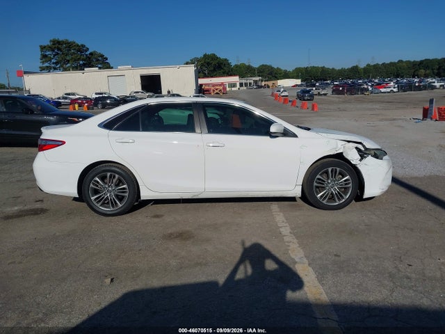 46070515 :رقم المزاد ، 4T1BF1FK1FU052210 vin ، 2015 Toyota Camry Se مزاد بيع