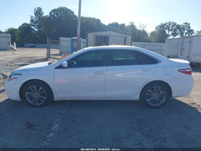 46070515 :رقم المزاد ، 4T1BF1FK1FU052210 vin ، 2015 Toyota Camry Se مزاد بيع