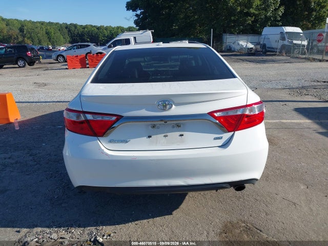 46070515 :رقم المزاد ، 4T1BF1FK1FU052210 vin ، 2015 Toyota Camry Se مزاد بيع