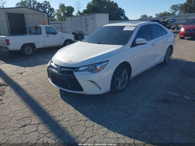 46070515 :رقم المزاد ، 4T1BF1FK1FU052210 vin ، 2015 Toyota Camry Se مزاد بيع
