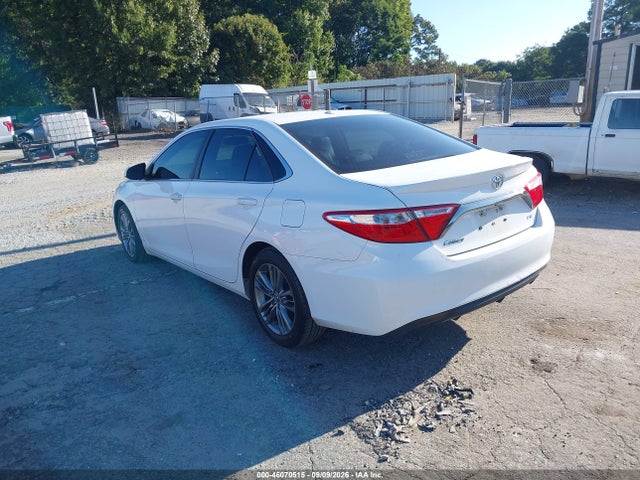 46070515 :رقم المزاد ، 4T1BF1FK1FU052210 vin ، 2015 Toyota Camry Se مزاد بيع