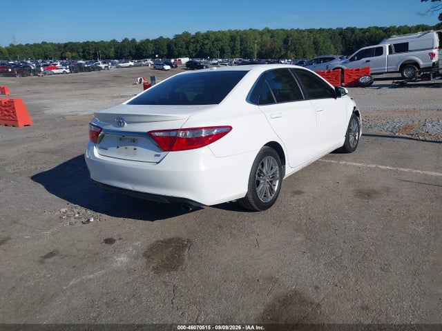 46070515 :رقم المزاد ، 4T1BF1FK1FU052210 vin ، 2015 Toyota Camry Se مزاد بيع