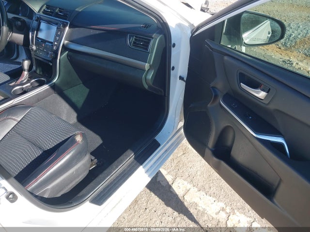 46070515 :رقم المزاد ، 4T1BF1FK1FU052210 vin ، 2015 Toyota Camry Se مزاد بيع