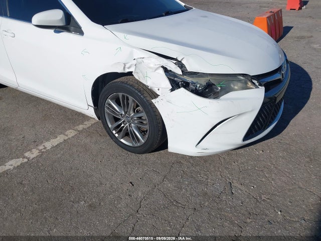 46070515 :رقم المزاد ، 4T1BF1FK1FU052210 vin ، 2015 Toyota Camry Se مزاد بيع