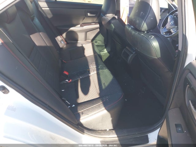 46070515 :رقم المزاد ، 4T1BF1FK1FU052210 vin ، 2015 Toyota Camry Se مزاد بيع