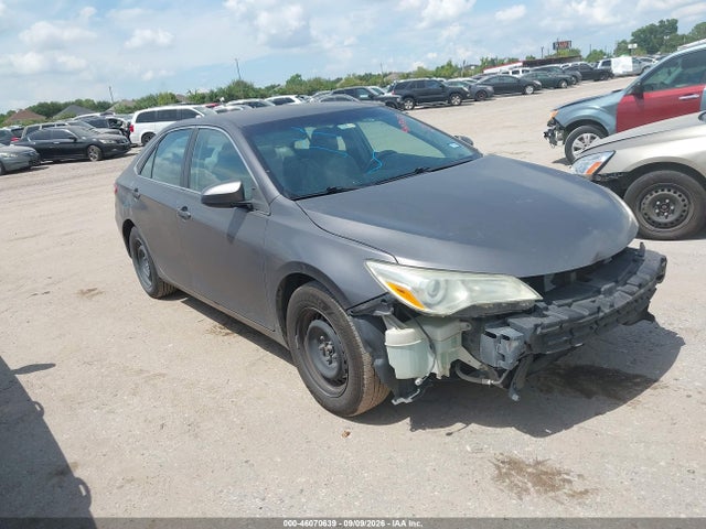 46070639 :رقم المزاد ، 4T1BF1FK1HU645553 vin ، 2017 Toyota Camry Le مزاد بيع