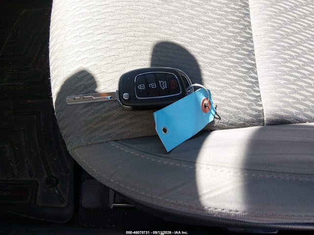 46070731 :رقم المزاد ، KM8SMDHF3HU231178 vin ، 2017 Hyundai Santa Fe Se مزاد بيع