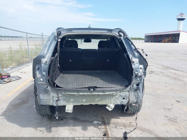 46070783 :رقم المزاد ، YV4L12RK9N1986881 vin ، 2022 Volvo Xc60 B5 Momentum مزاد بيع