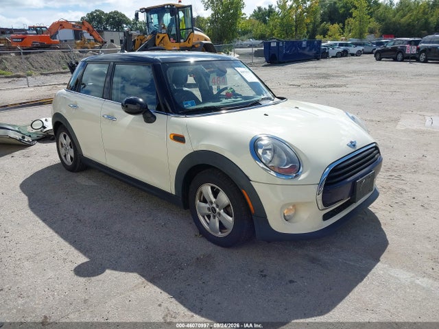 Продаж на аукціоні авто 2016 Mini Hardtop Cooper, vin: WMWXU1C5XG2D57345, номер лоту: 46070997