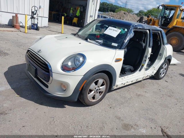 46070997 :رقم المزاد ، WMWXU1C5XG2D57345 vin ، 2016 Mini Hardtop Cooper مزاد بيع