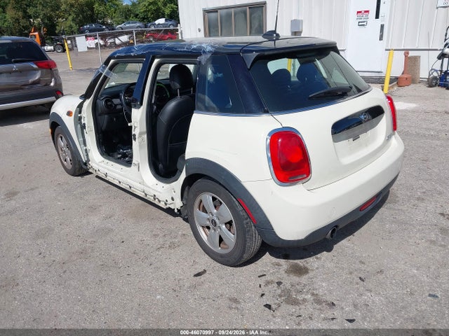 46070997 :رقم المزاد ، WMWXU1C5XG2D57345 vin ، 2016 Mini Hardtop Cooper مزاد بيع