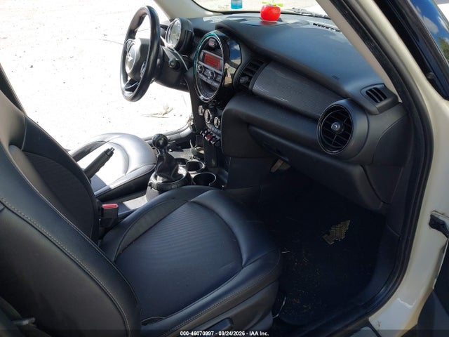 46070997 :رقم المزاد ، WMWXU1C5XG2D57345 vin ، 2016 Mini Hardtop Cooper مزاد بيع